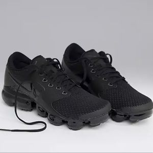 Nike Youth Vapormax size 6Y